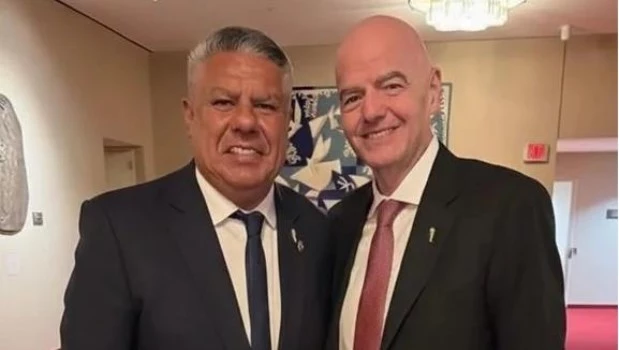 En medio del escándalo con Milei y Verón, Tapia se mostró con el presidente de la FIFA 