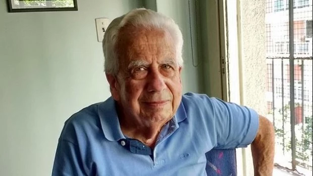 Cáceres ejercitó con similar pericia la novela, el teatro, libros juveniles y de ciencia ficción.