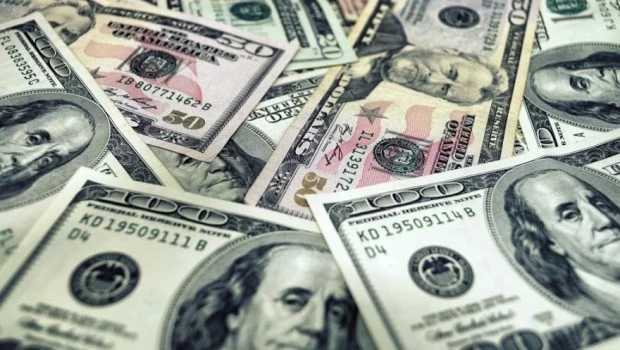 El dólar bajó por tercera jornada consecutiva y se ubicó en $1.460