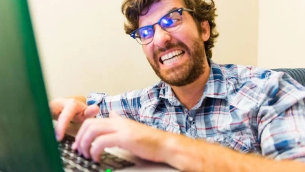 Las emociones negativas y su encantamiento: la furia como estructura 