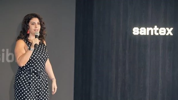 Milagros Miceli abordó los desafíos éticos y sociales de la IA, cuestionando la sostenibilidad y la precarización laboral.