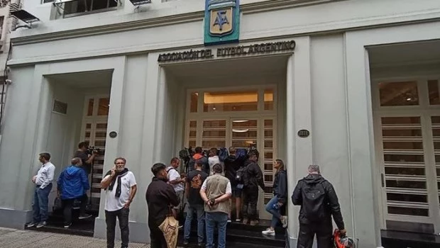 Allanamientos en la AFA y 18 clubes por la causa Sur Finanzas