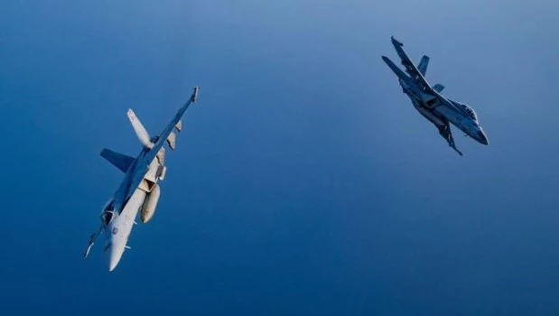 Dos aviones de guerra F-18 de los Estados Unidos realizaron un sobrevuelo dentro del espacio aéreo de Venezuela