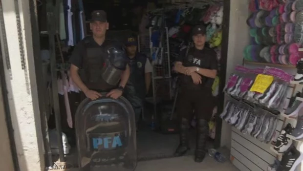 Megaoperativo en La Salada contra la mercadería ilegal