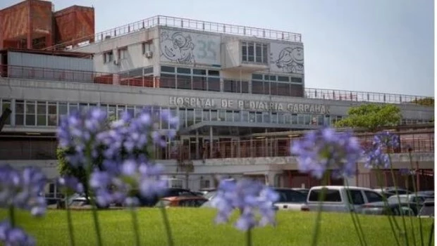 El Garrahan realizó un traslado inédito de alta complejidad de una bebé en estado crítico