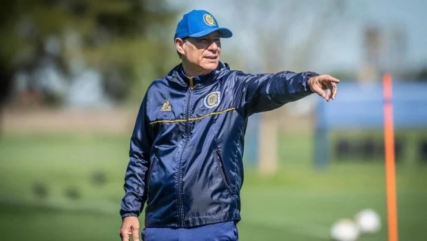 Holan dejó de ser el director técnico de Rosario Central