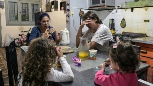 Una familia de cuatro personas necesita 1.257.329 pesos para no ser pobre