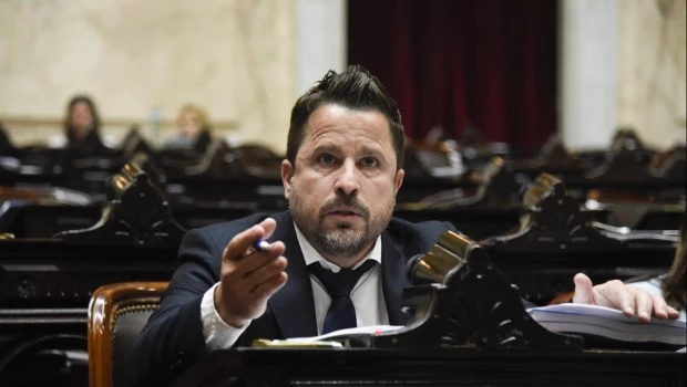 “A todos les preocupa el tema de las reservas. Por eso la Argentina tiene hoy casi 160 puntos más de riesgo país de lo que tenía comparativamente en enero”, argumenta Martín Tetaz.