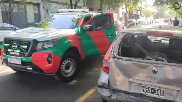Tres heridos, entre ellos un menor, por el choque entre un auto y un colectivo