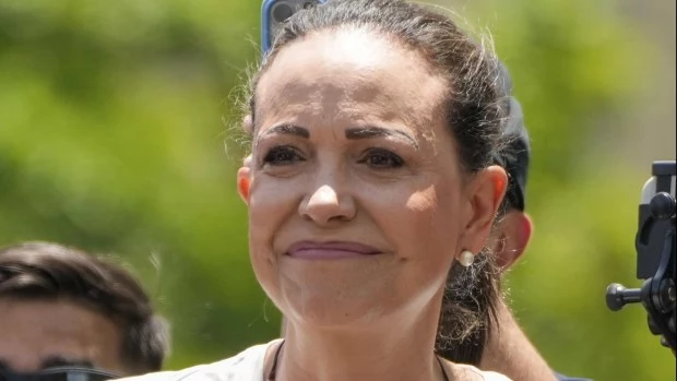 Corina Machado sufrió una fractura vertebral durante su complicado viaje a Oslo