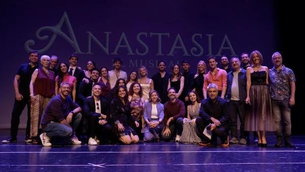 El elenco y equipo creativo de la puesta que debuta el 5 de mayo en el Astral.