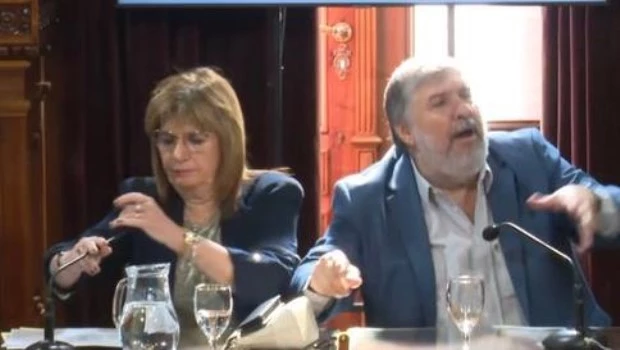 Fuerte cruce entre Bullrich y Mayans en el inicio del debate