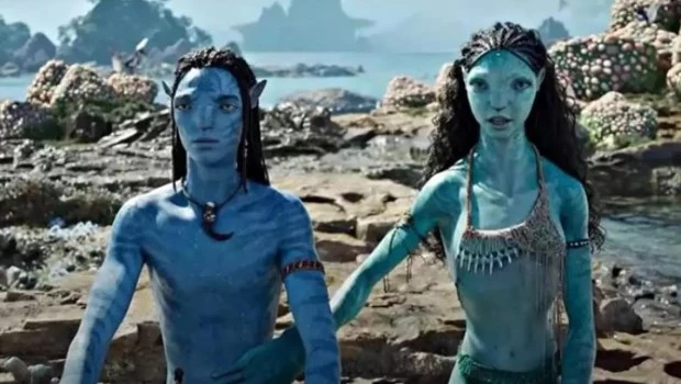 En sus más de tres horas de duración, la historia resulta predecible y sin demasiado brillo.