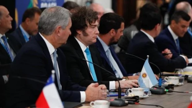 Milei reclamó flexibilización comercial en el Mercosur y pidió una condena al régimen de Maduro