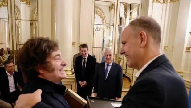 Milei recibió al Coro Polifónico Nacional Evangélico en Casa Rosada por Navidad