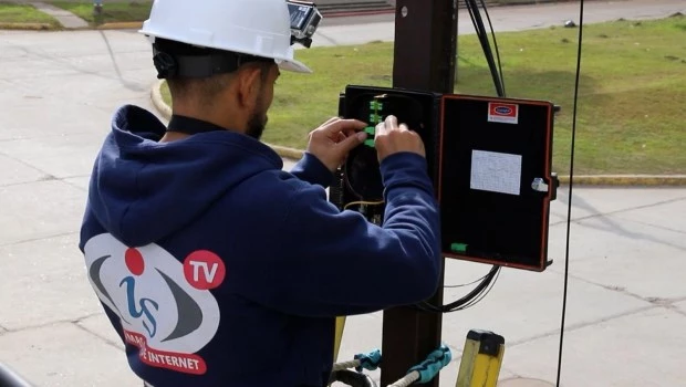 Con inversión de USD 1,5 Millones despliegan red de fibra óptica que cubrirá el 98% de los hogares de Gualeguay