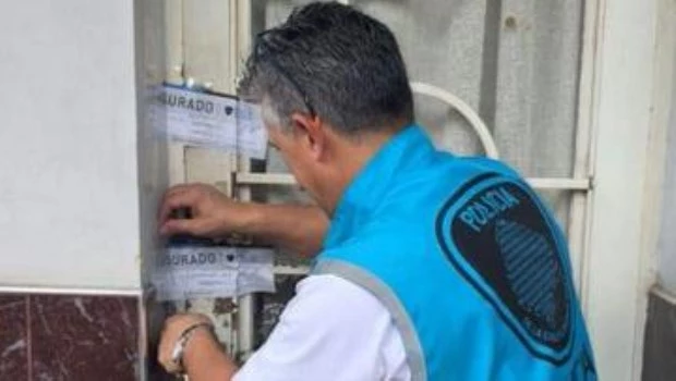 En prisión domiciliaria, un falso médico seguía atendiendo y fue llevado a una alcaldía