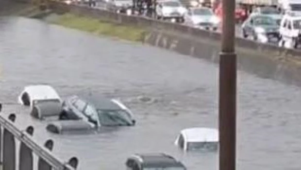 Por la inundación de la Panamericana, hubo colapso en el tránsito en la zona norte.