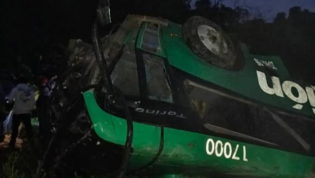 Al menos 10 muertos y 32 heridos tras el vuelco de un autobús en el este de México