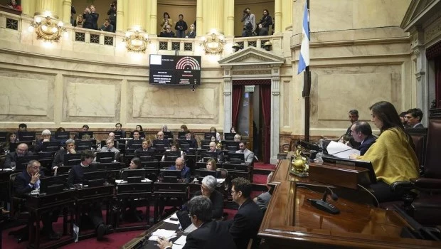 Presupuesto: La Libertad Avanza impone la votación por capítulos y desató la protesta del peronismo
