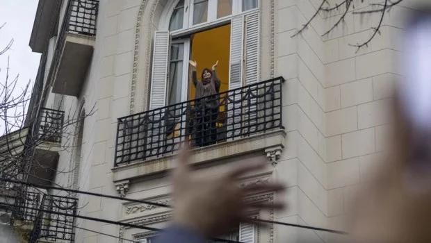 Nuevo parte médico de Cristina Kirchner: sigue internada con antibióticos