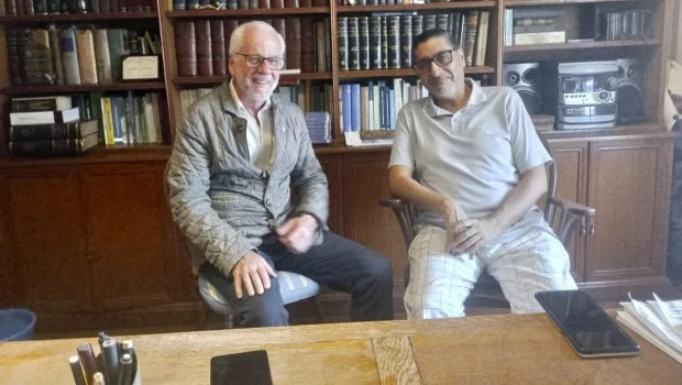Gonzalo Roca y Juan Namuncurá se han propuesto defender la verdad histórica, hoy distorsionada por la alianza entre extremistas, delincuentes y potencias extranjeras.