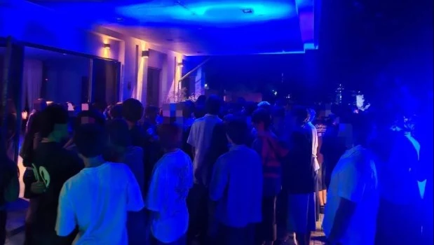Desarticulan una fiesta clandestina con 500 personas en Córdoba