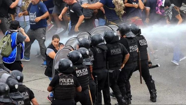 Un juez dictaminó la nulidad del protocolo antipiquetes de Bullrich y el Gobierno anunció que apelará el fallo