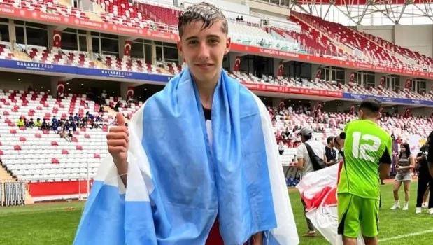 Scarlato deja River por la patria potestad; la madre del chico de 16 años culpa al club