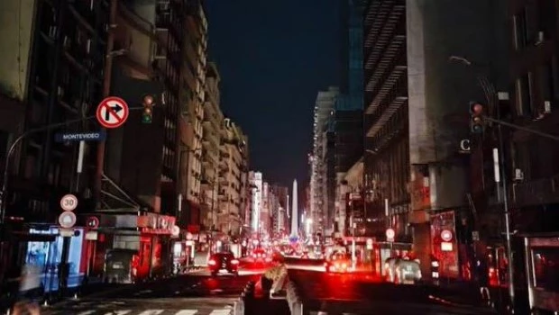 Apagón masivo en la previa de Fin de Año: hubo casi un millón de usuarios sin luz