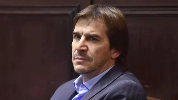 Hallaron un contrato que vincula a la AFA con Javier Faroni