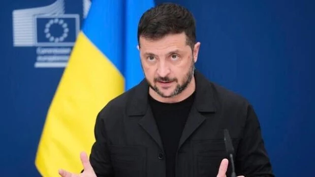 Zelensky: "Creemos en la paz y combatimos por ella"