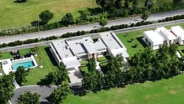 La tarjeta de crédito del dueño de la mansión de Pilar estaba asociada a una cuenta de la AFA con gastos mensuales de $ 50 millones