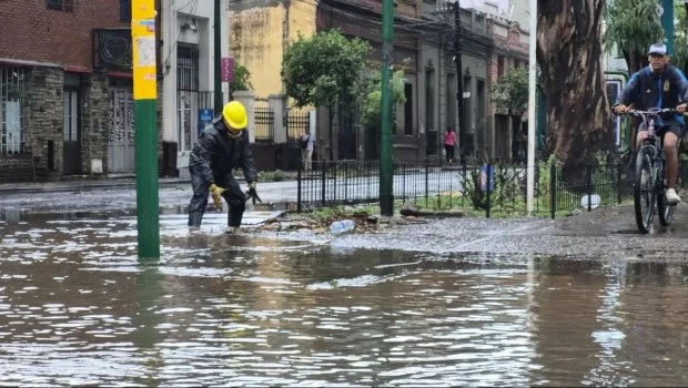 Salta: inundaciones, granizo, voladura de techos y anegamiento en las calles
