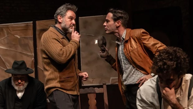 La interesante versión de ‘Incidente en Vichy’ que dirige Pablo Gorlero se verá el 13 de enero.