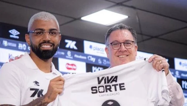 Insólito momento en Santos: la barra apuró a Gabigol en plena presentación