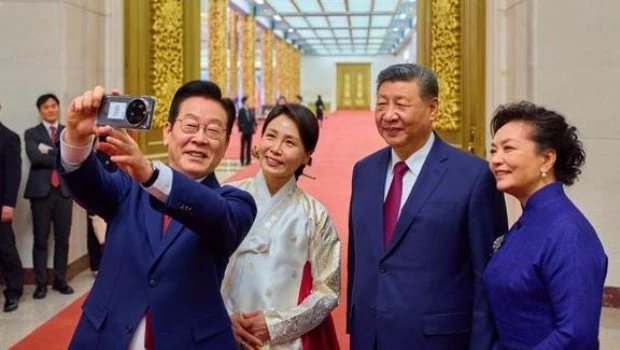 Distensión diplomática: el presidente surcoreano se sacó una selfie con su par chino