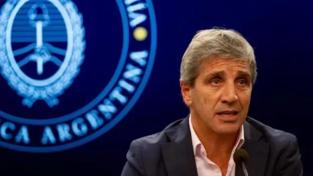 Caputo defendió el crédito tomado por la Argentina para pagar deuda y arremetió contra el kirchnerismo: “Ya no psicopatean a nadie”