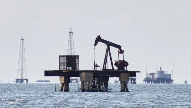 Algunos analistas advierten que, por las nuevas tecnologías, la ‘intensidad petrolera del PBI mundial’ está colapsando.