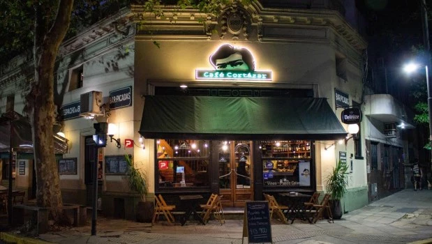 El bar adonde van los cronopios