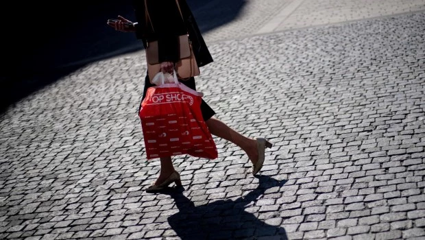 Desde un piso muy bajo, subieron 2,5% las ventas en comercios pyme en 2025