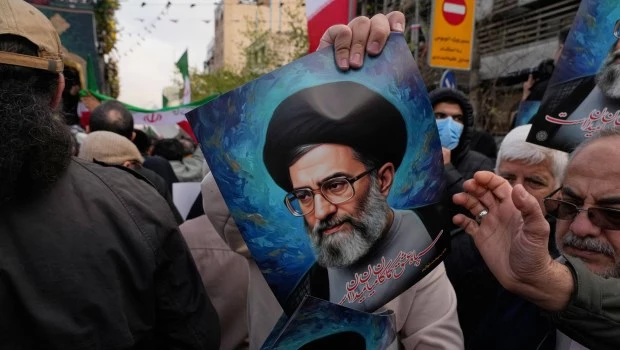 Trump celebra un freno a ejecuciones en Irán mientras evalúa un ataque “decisivo”