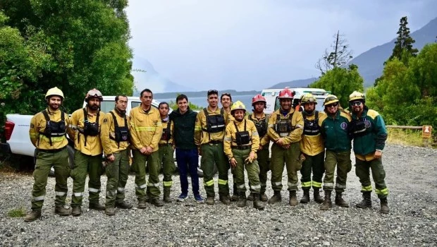 El incendio en Puerto Patriada está contenido en un 100%, confirmó el gobernador Torres