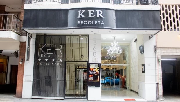 Una mujer y su hijo de siete años aparecieron muertos en un hotel de Recoleta