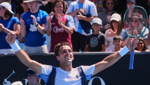 Debut con triunfos: Etcheverry y Comesaña avanzan a segunda ronda en Australia