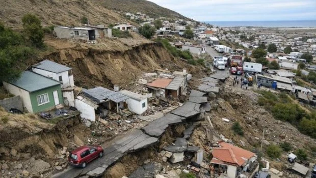 Un informe del Servicio Geológico Minero ya alertaba sobre la peligrosidad geológica en Comodoro Rivadavia