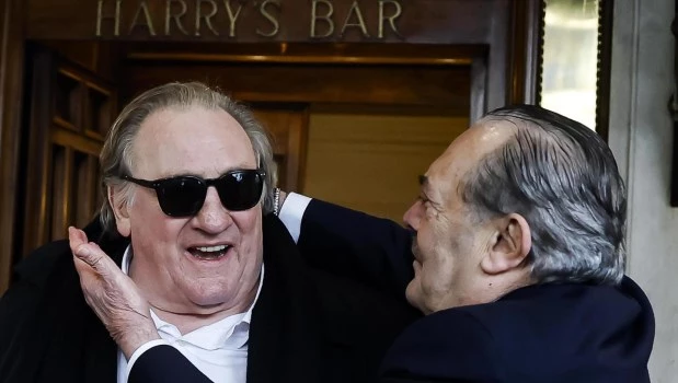 Gérard Depardieu y el fotógrafo al que presuntamente agredió en 2024 llegaron a un acuerdo