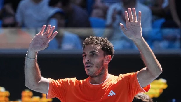 Cerúndolo y Etcheverry avanzan a paso firme en Australia