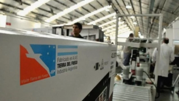 El Gobierno elimina el pago de aportes obligatorios para las empresas de Tierra del Fuego