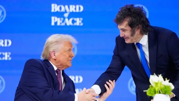 En Davos, Milei firmó la adhesión de la Argentina al Consejo de Paz